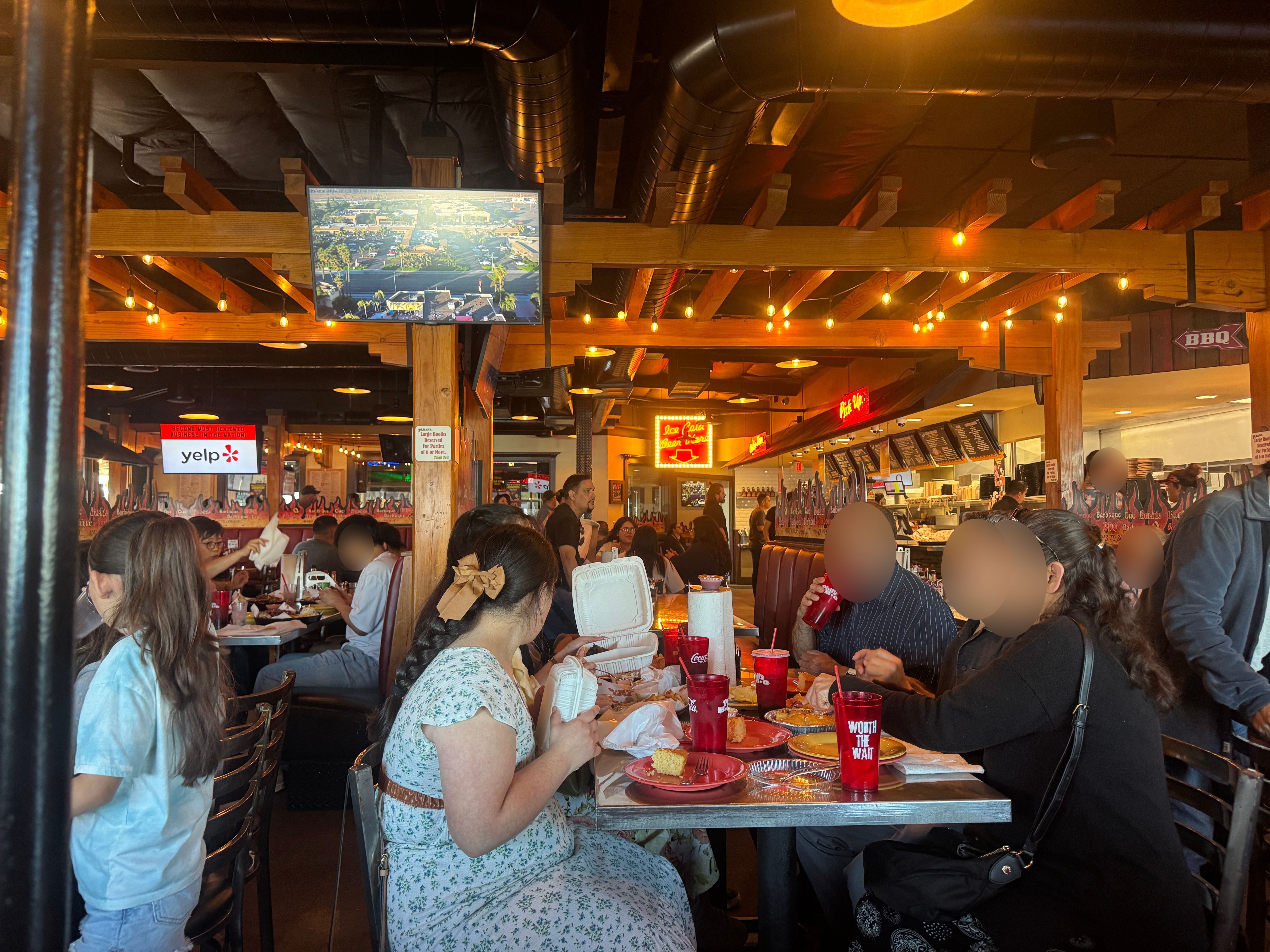 필스 비비큐 매장 내부