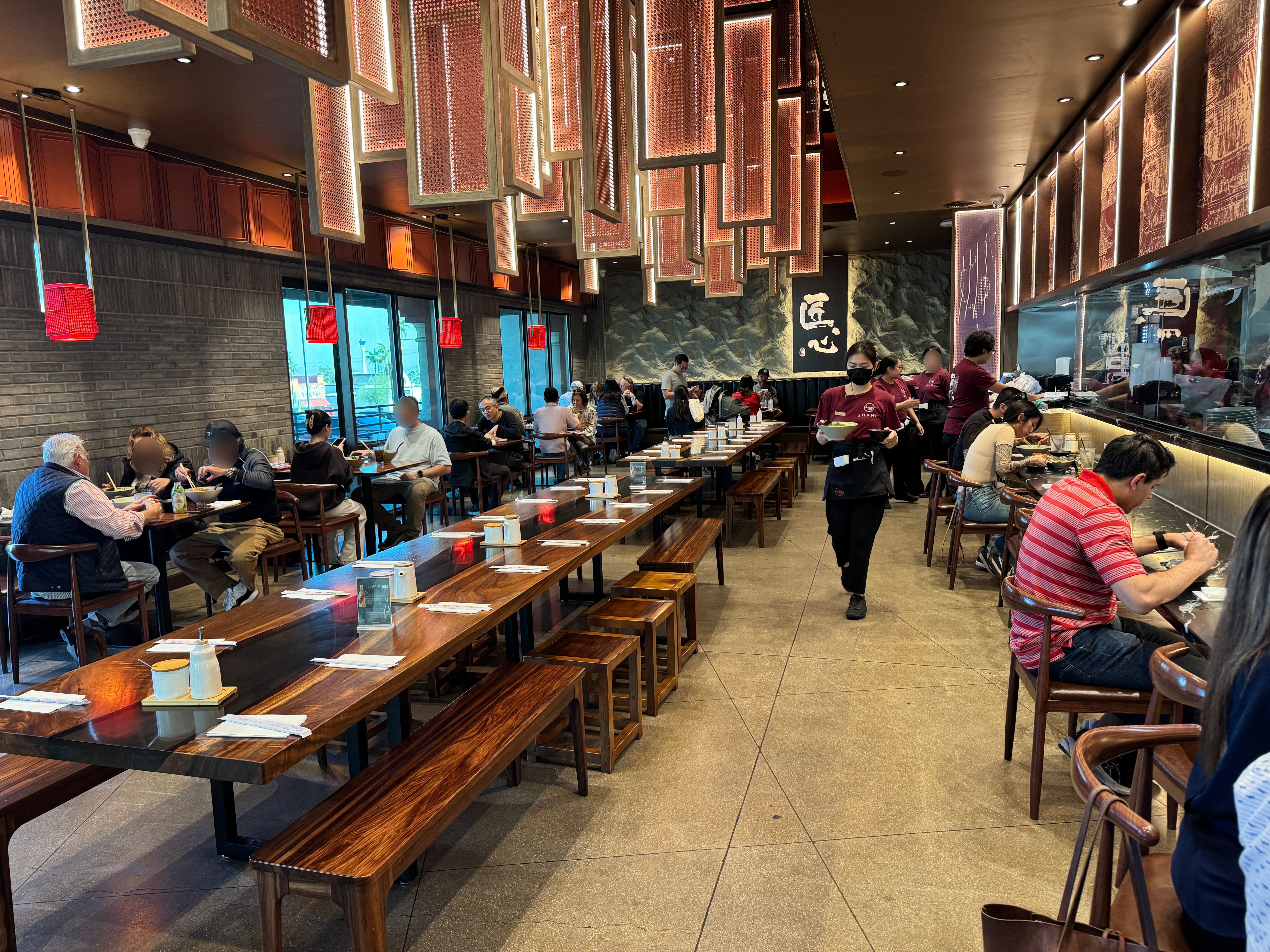 Shang Artisan Noodle 내부