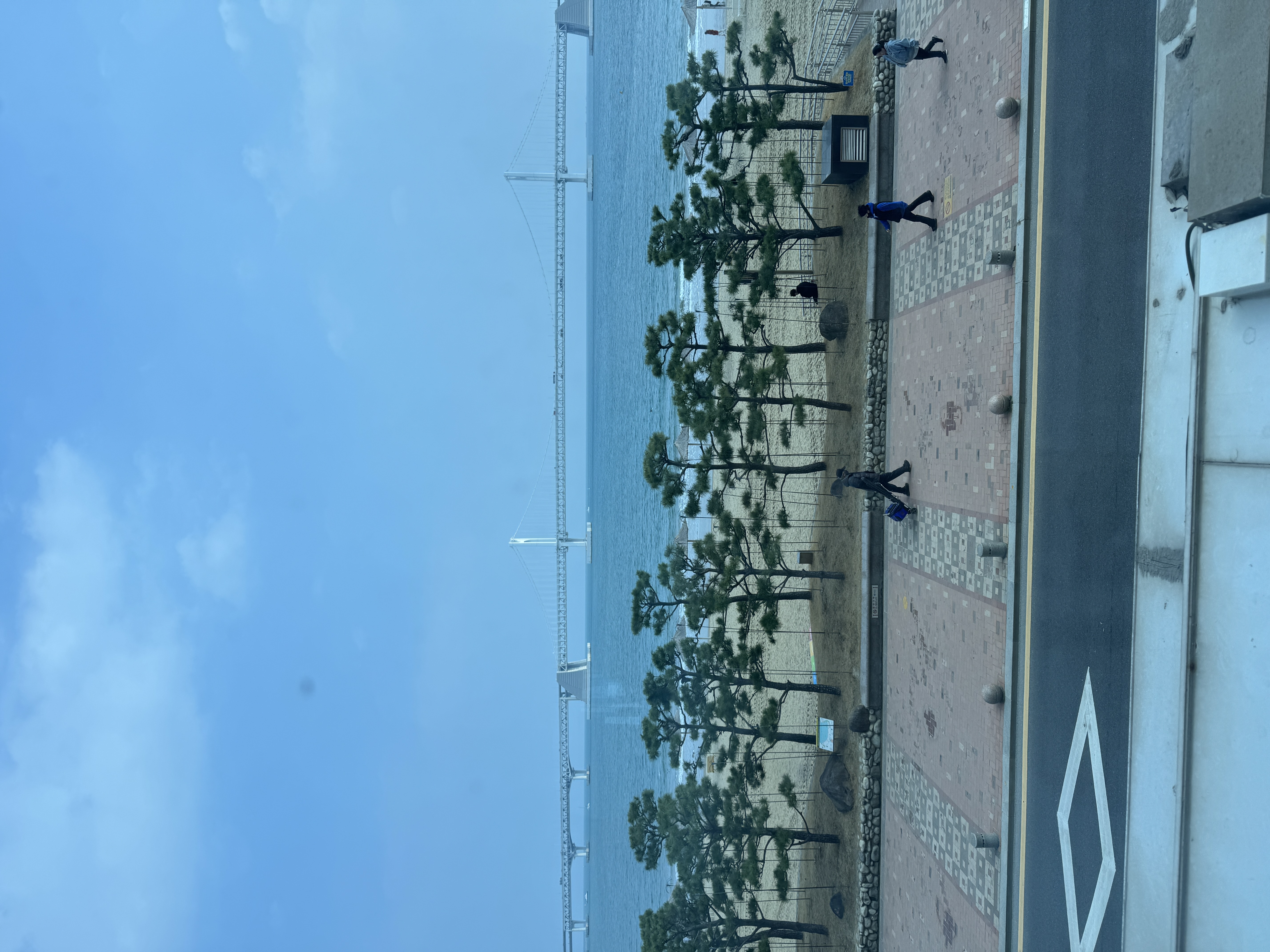 해변과 광안대교 풍경