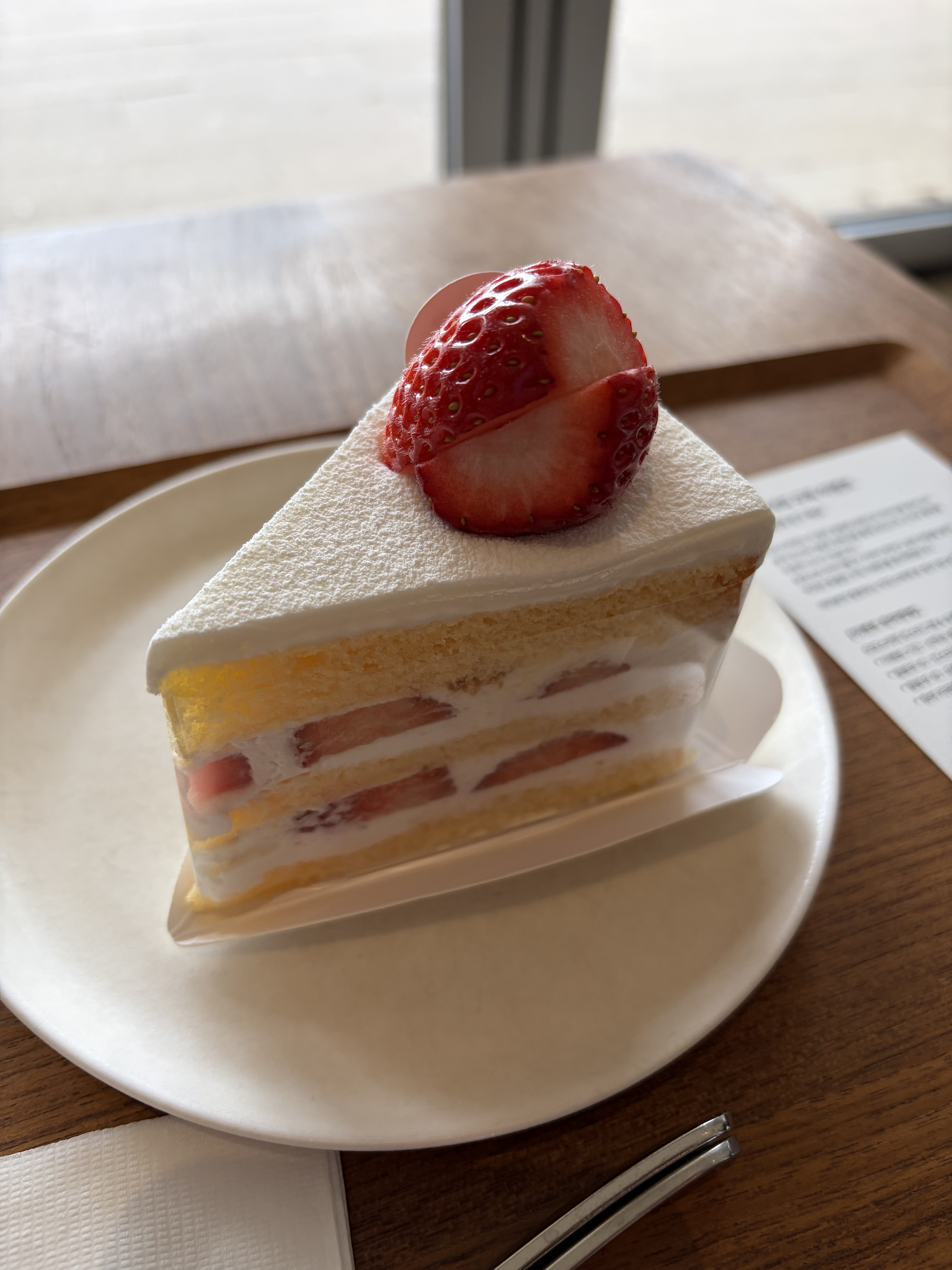 모모스커피 딸기 케이크