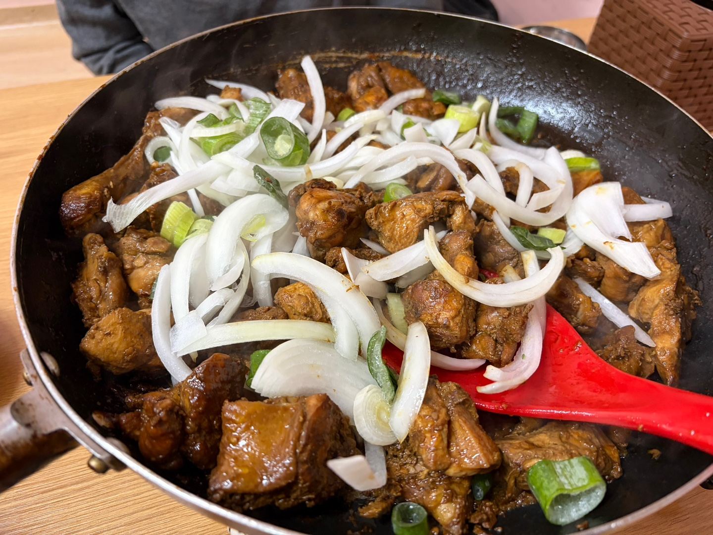 조리 중인 닭갈비